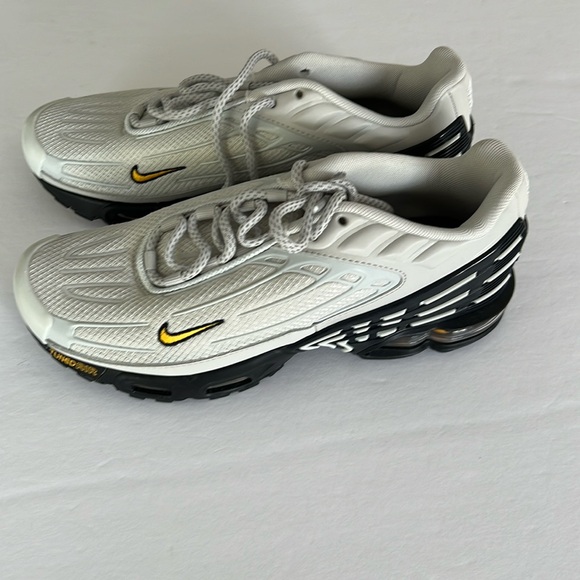 Air Max Plus 3 'Light Bone University Gold' - Picture 2 of 4